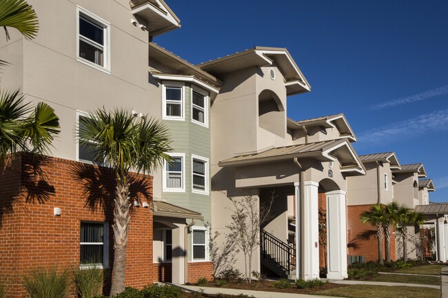 Building Photo - Pinnacle at Hammock Square Rental