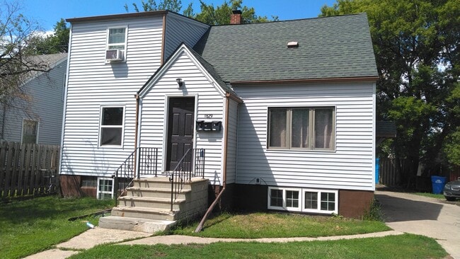 Building Photo - 1629 2nd Ave S Unit 1