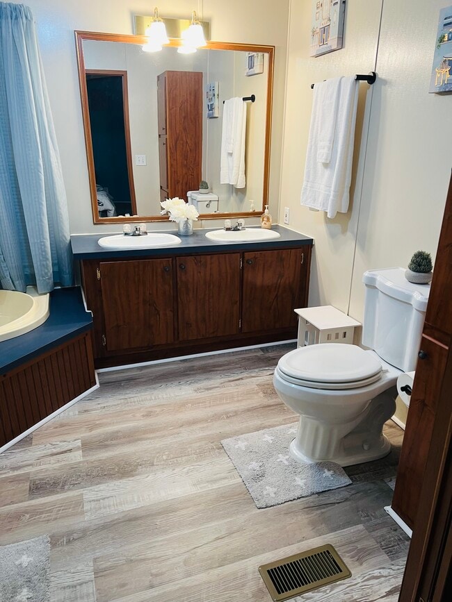 Photo - 3555 Willis Wharf Rd