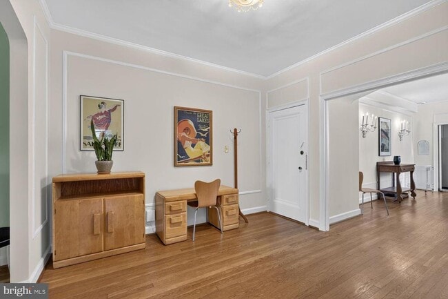 Photo - 2737 Devonshire Pl NW
