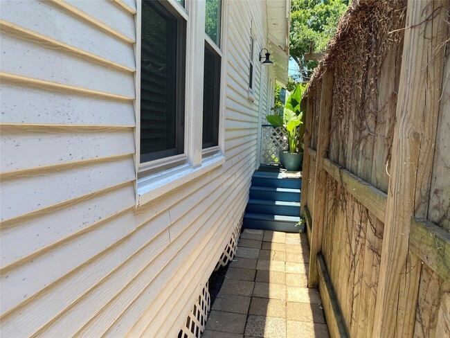 Building Photo - 127 Payne St