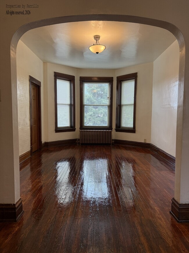 Sala de estar: 2do piso, 1514 West Balmoral Ave. - 1514 W Balmoral Ave Unidad 2nd Floor
