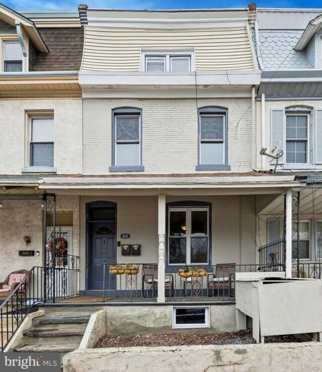 Building Photo - 402 Lyceum Ave Unit B