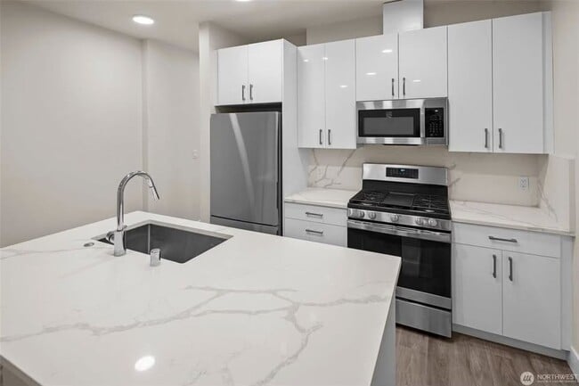 Photo - 1709 Harbor Ave SW Unit 402
