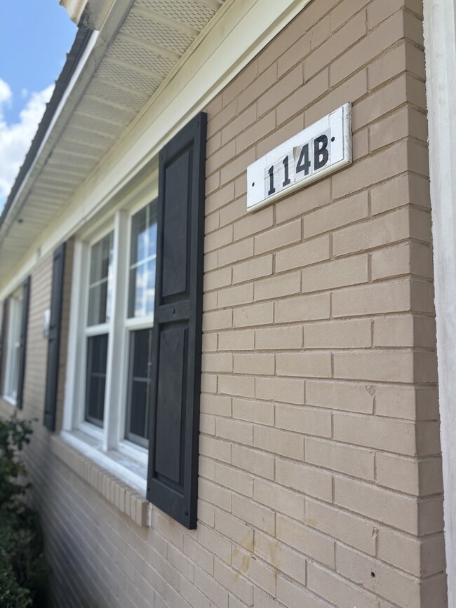 Photo - 114 Calvin St