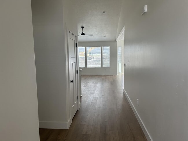 Photo - 491 W 1910 N