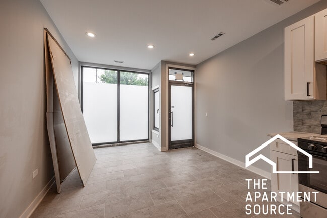 Photo - 5418 W Belmont Ave Unit 1