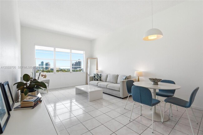 Photo - 1020 Meridian Ave Unidad 902