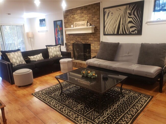 Photo - 843 Artwood Rd NE