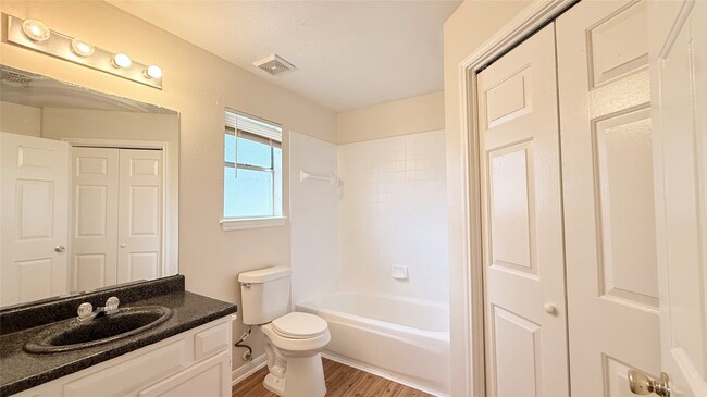 Photo - 15821 Ridgecroft Rd