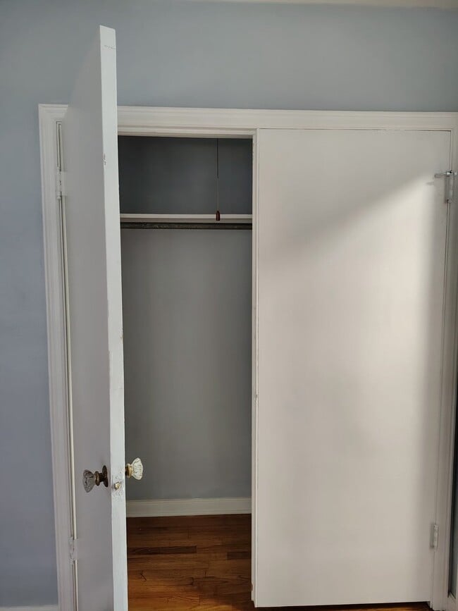 Building Photo - 1709 B St Unit 2