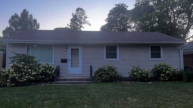 Building Photo - 916 S Evergreen Ave Rental