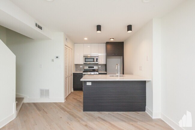 944 W Grace St Unit 944-B102
