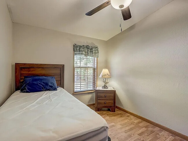 segundo dormitorio - 128 Lake Shore Dr