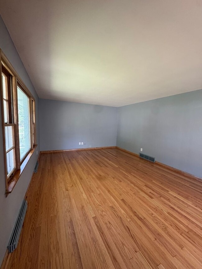 Photo - 3 bedroom, 2 bathrooms, 2 car garage-Ranch...