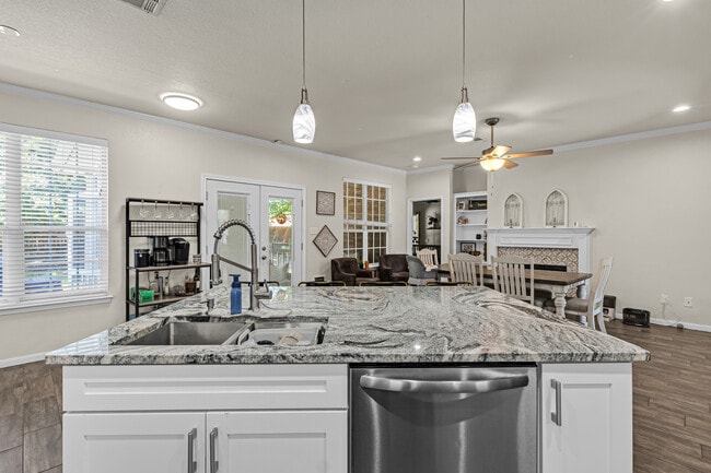 Photo - 606 Lantana St