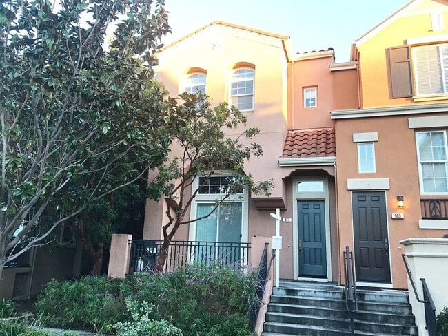 Building Photo - PEACEFUL & CONVENIENT TOWNHOME INCLUDES TW...