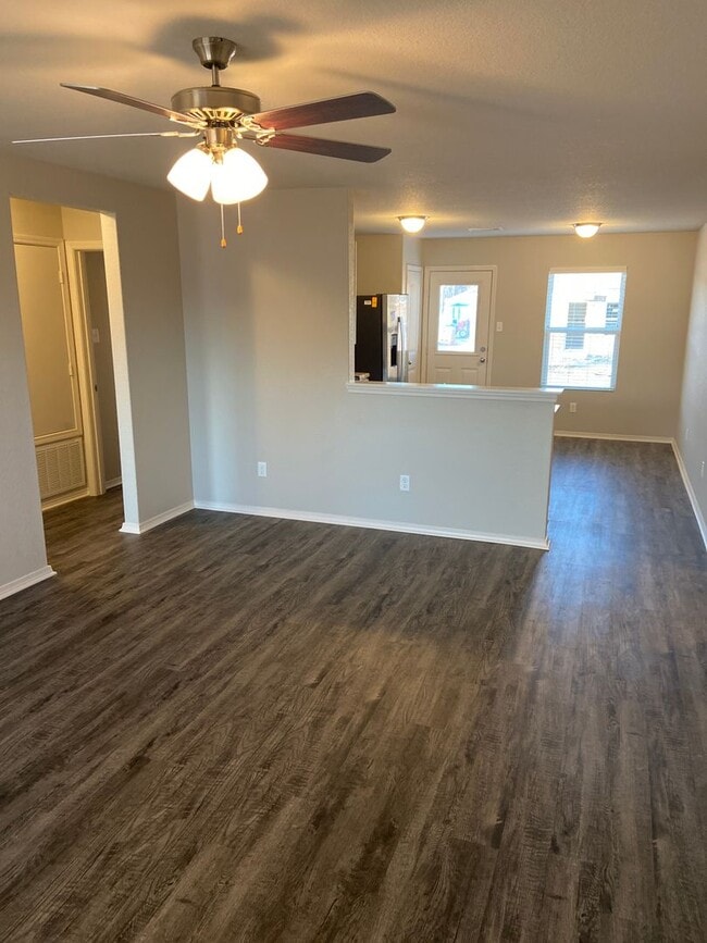 Photo - 1610 Raden St