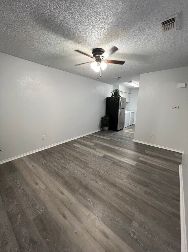 Photo - 304 E Oakdale St Unit B