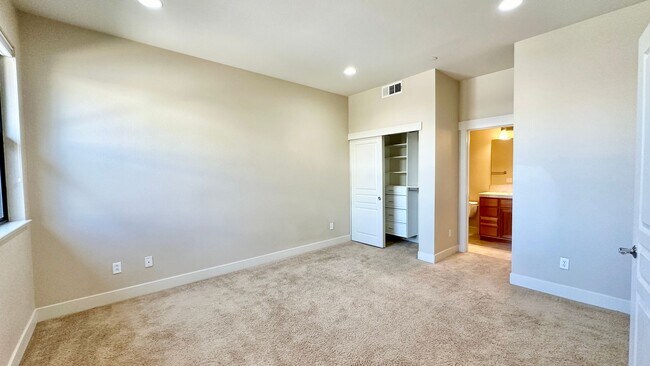 Photo - Wonderful Townhouse with 2-car Garage and ...