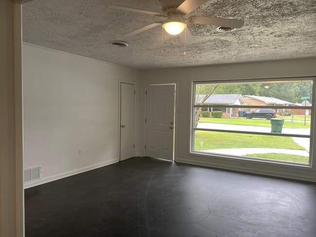 Building Photo - 2108 Independence St