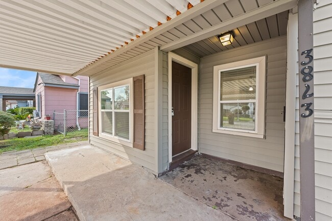 Photo - 3823 Florinda St