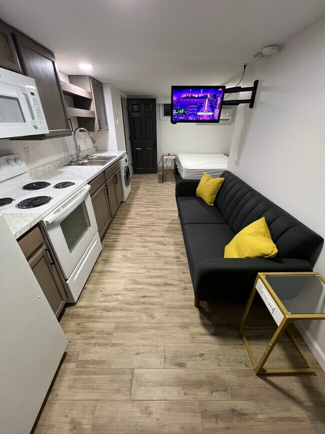 Fully furnished studio apartment - 116 Cumberland Ct