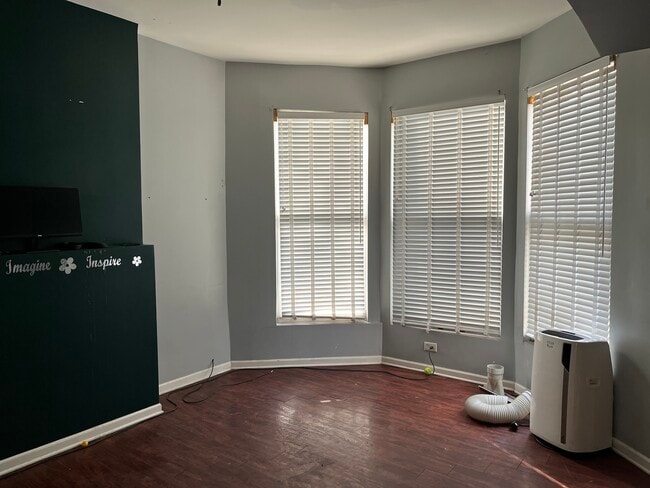 Photo - 2115 S Central Park Ave Unidad 2