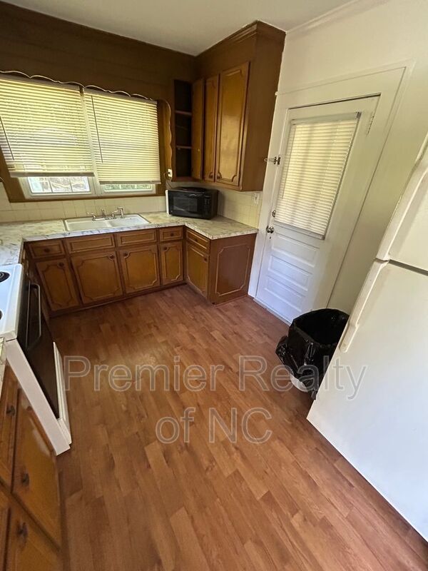 Photo - 1183 Rainbow Rd