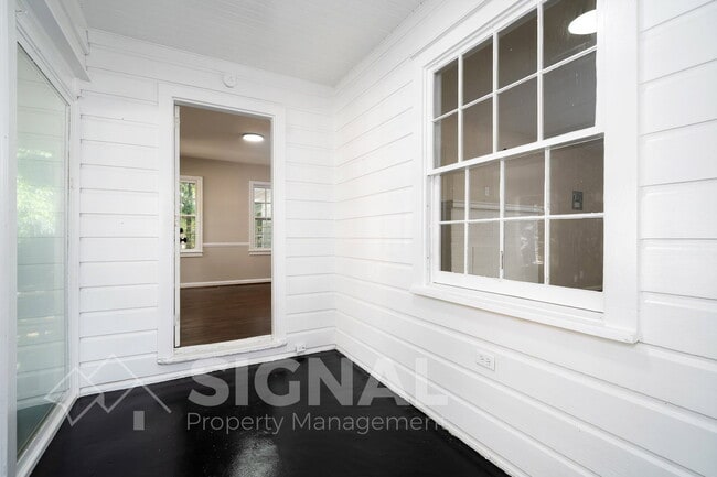 Photo - 736 Martinwood Rd