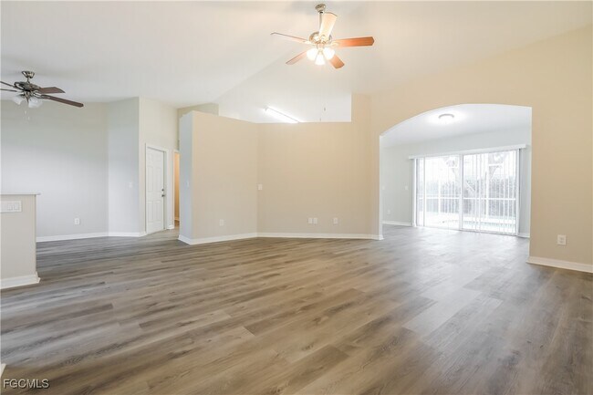 Photo - 2938 Parrot St