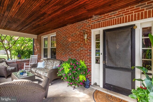 Photo - 420 W Cork St