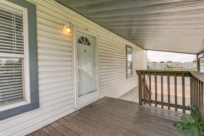 7151 Woodlake Pkwy