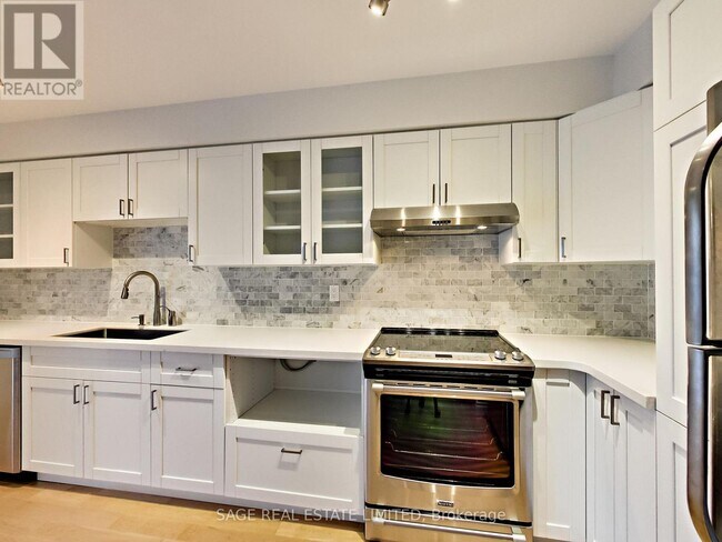 Photo - 24 Wellesley St W Unité 714