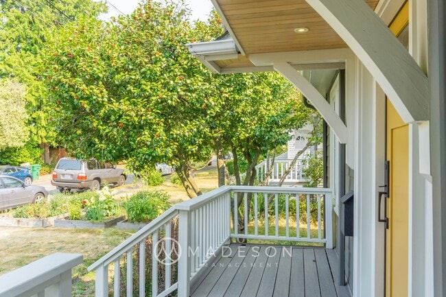 Photo - Beautiful Remodeled House with Fenced Yard in Maple Leaf