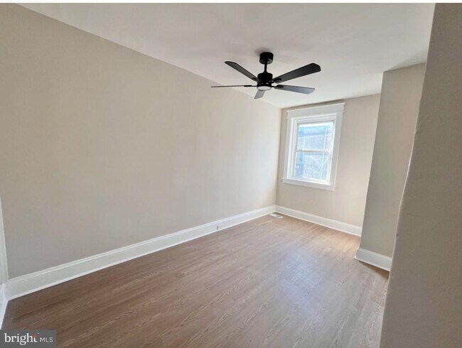 Photo - 5548 Matthews St