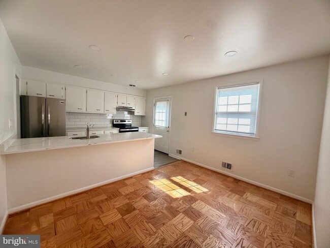 Photo - 5129 Clacton Ave