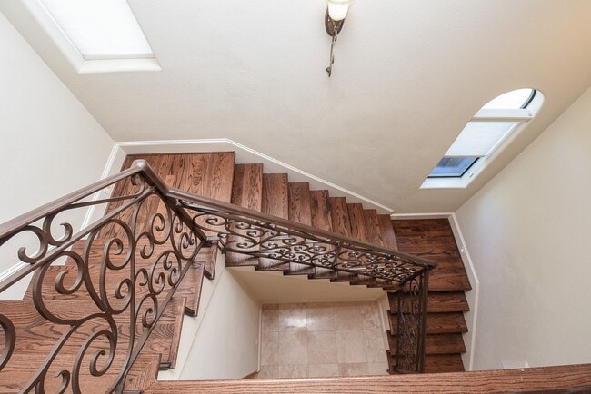 Photo - 2052 W Main St