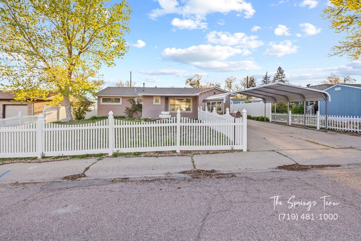 Charming 3BD Home with Finished Basement &... - Charming 3BD Home with Finished Basement &...