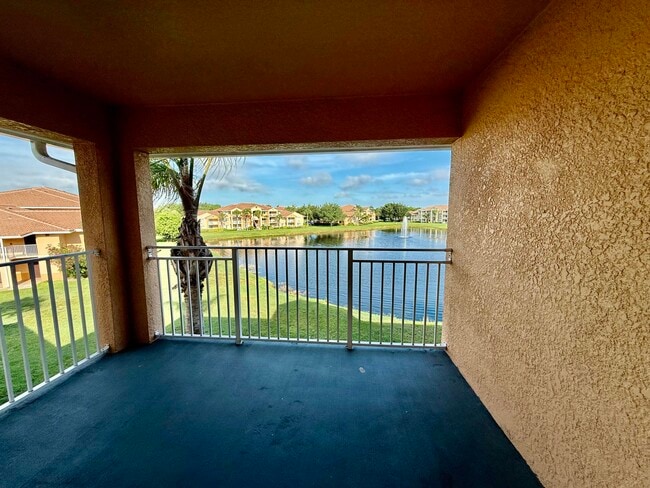 Building Photo - 271 SW Palm Dr Unit 304