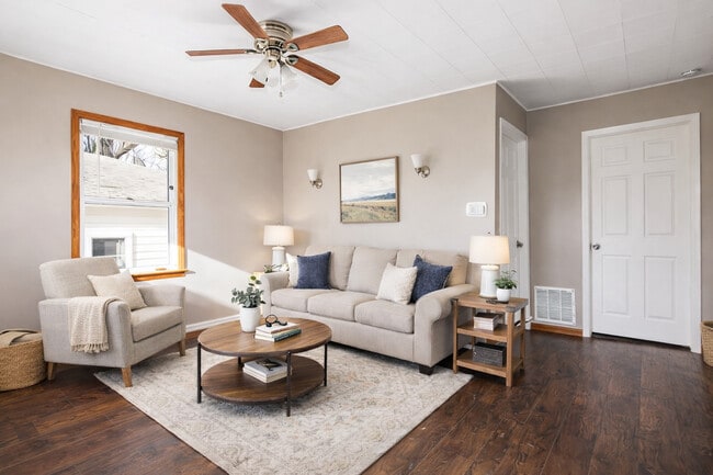 Photo - 480 W Grand Ave