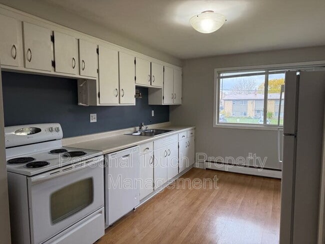 Building Photo - 1828 14th St S Unit 4