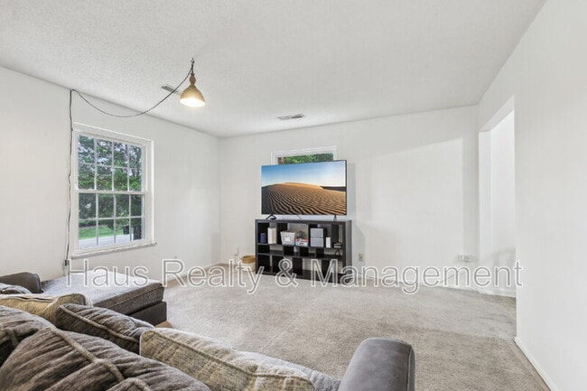 Photo - 144 Airport Rd