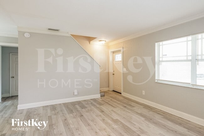 Photo - 113 W Violet St