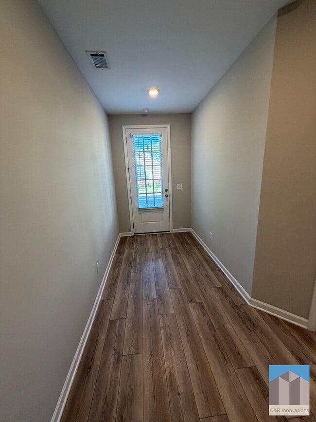 Photo - 2590 Morehead St