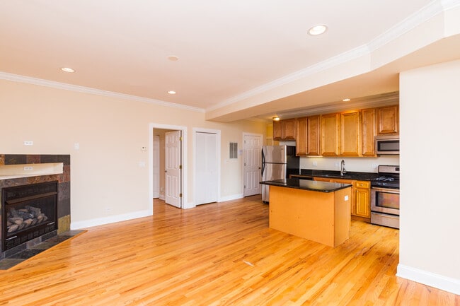 Photo - 3510 W Cortland St Unidad 4S