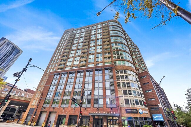 Building Photo - 600 N Kingsbury St Unit 802 Rental