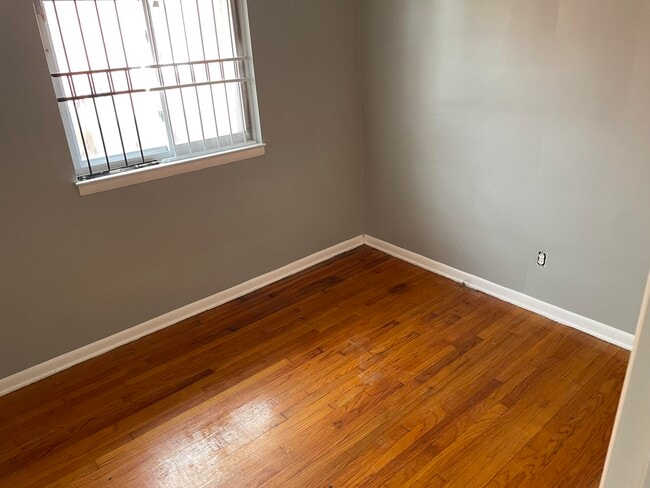 Photo - 16127 St Marys St