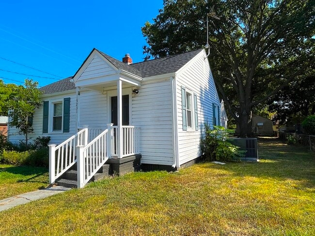 NORFOLK HOME W/ GARAGE IN NORFOLK FOR RENT!