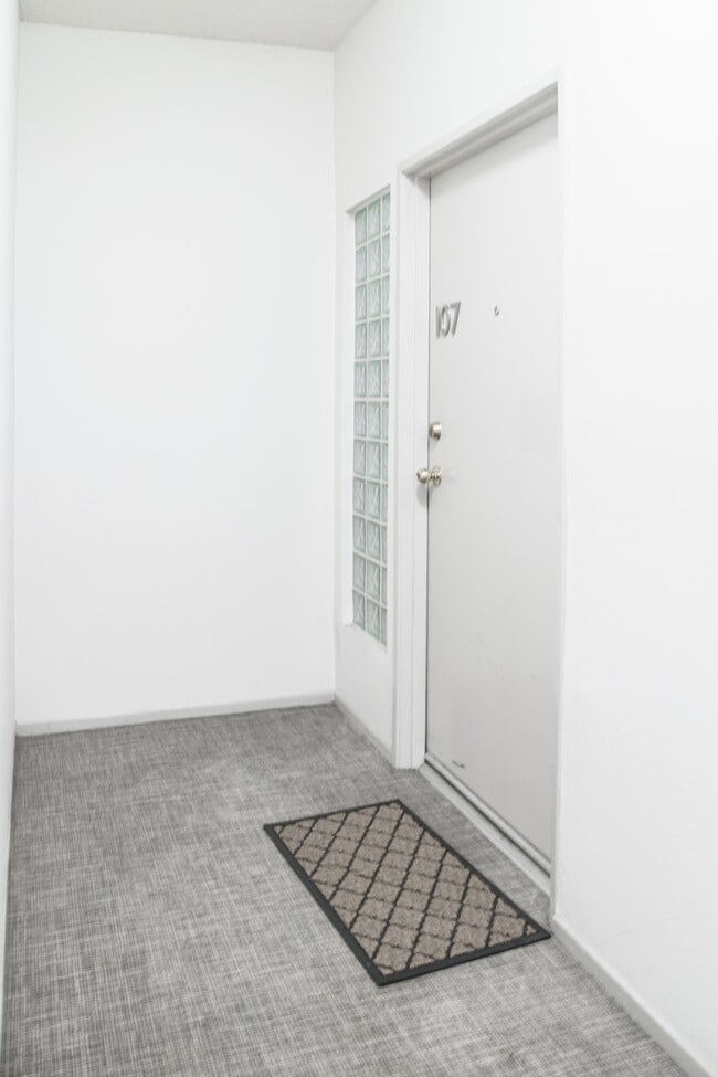 Welcome to 107 corner Unit - 10021 Tabor Street Unit Apt 107